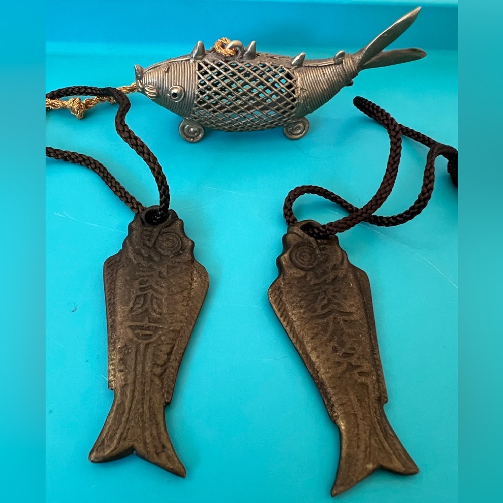 Fish Shaped Metal Keychains Charms Decorative figurines Bundle